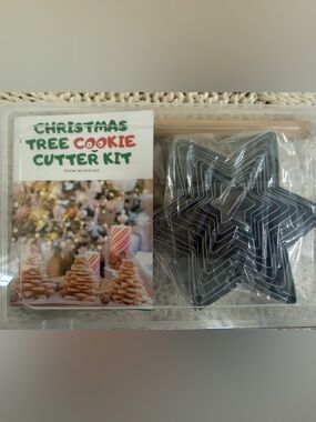Christmas tree cookie cutter set.